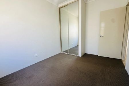 Newly renovated unit in prime South Bunbury location! - Photo 2