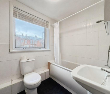 3 bedroom flat to rent - Photo 5
