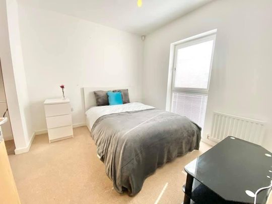 1 bedroom in a house share to rent - Photo 1