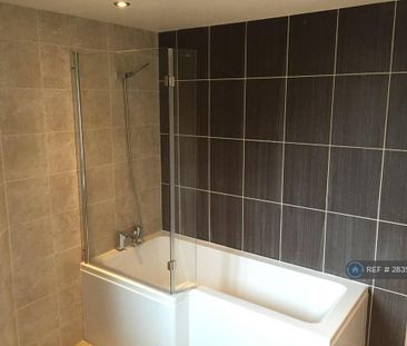 1 bedroom in a flat share to rent - Photo 5