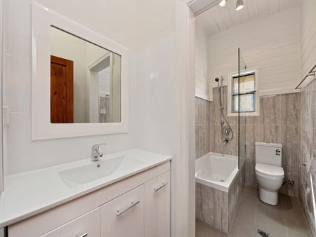 4 Bedroom Family Home plus study! - Photo 5