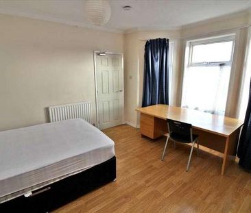 Ensbury Park - Student - Large Bedrooms, BH10 - Photo 1