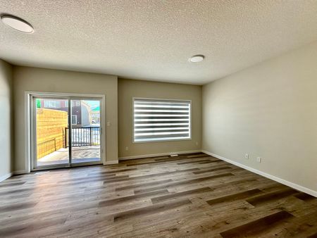 2201 Muckleplum Crescent Upper - Photo 4