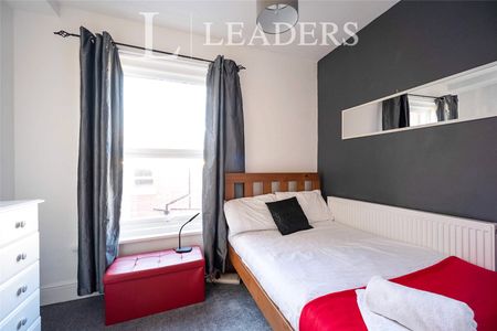 6 bedroom house to rent Lawrence Road, Southsea, PO5 - Photo 3