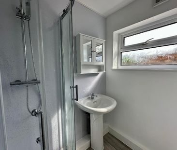 2 bedroom semi-detached house to rent - Photo 4