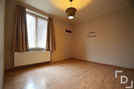 Stadswoning met 3 slaapkamers te huur op centrale locatie te Ieper. - Photo 2