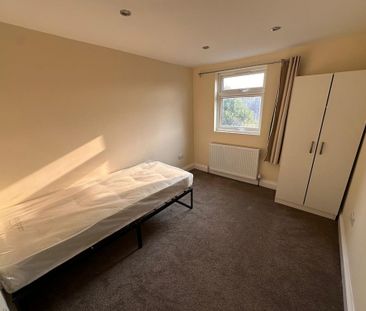 1 bedroom in a house share to rent - Photo 5