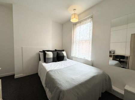 Room in a Shared House, Burlington Road, SO15 - Photo 2