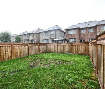 For Lease - 590 Sweetwater Crescent, Newmarket, Ontario - Photo 5