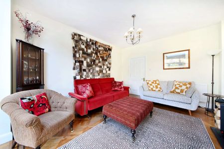 An impressive five bedroom detached home on one of East Sheen's highly regarded Parkside roads - Photo 3