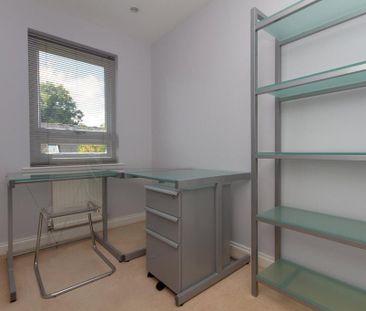 4 bedroom link detached house to rent - Photo 3