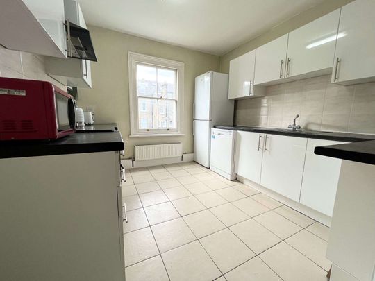 Barons Court Room 2 - Photo 1