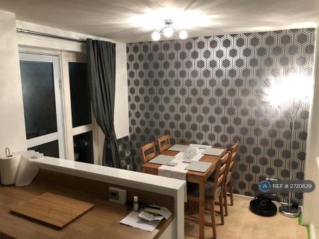 3 bedroom semi-detached house to rent - Photo 2