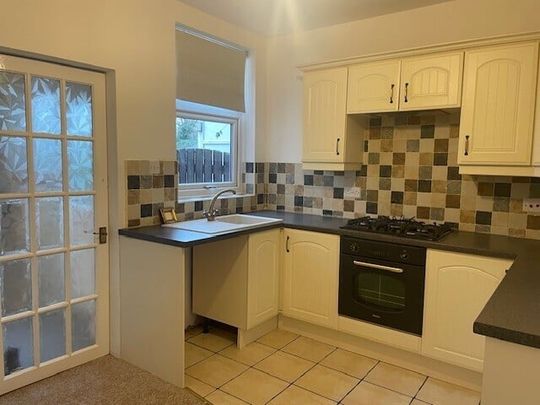 St. Johns Road, Sheffield, Laughton - Photo 1