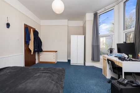 3 bedroom flat to rent - Photo 5