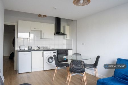 1 bedroom flat to rent - Photo 4