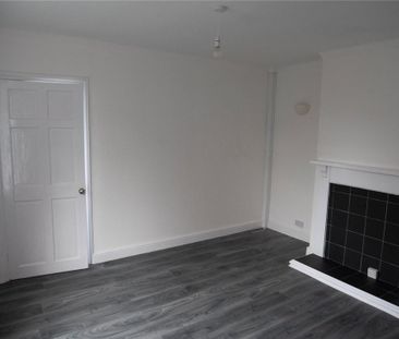 2 bedroom end of terrace house to rent - Photo 1