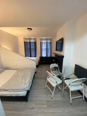 5 Bed Flat, Lever Street, EC1V - Photo 1