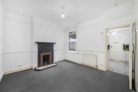 3 bedroom end of terrace house to rent - Photo 2