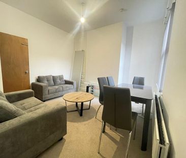 4 bedroom terraced house to rent - Photo 2