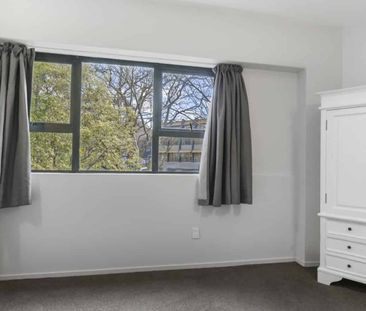 Spacious City Apartment - Photo 1