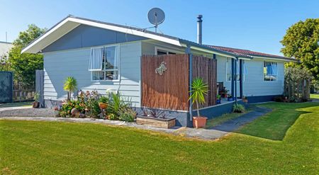 Family home is well established Ida Road - Photo 5