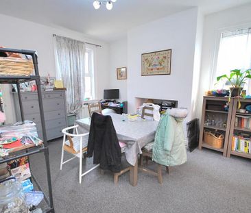 3 bedroom end of terrace house to rent - Photo 5