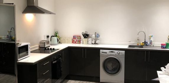 4 bedroom flat to rent - Photo 2