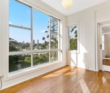 Elizabeth Bay - Photo 4