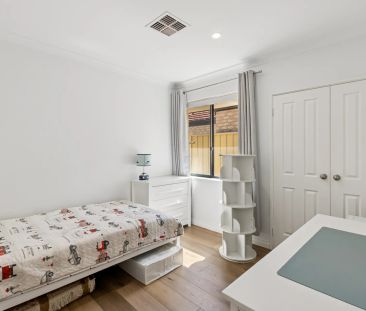 Parkside Family Living with Renovated Kitchen & Bathrooms - Photo 6