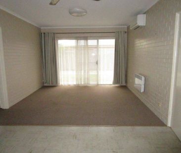 COMPACT 2 BEDROOM UNIT CLOSE TO BOWLS/TENNIS/SWIMMING POOL - Photo 5