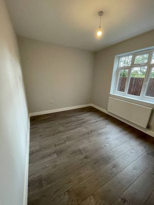 2 Bed Flat, Wayside, NW11 - Photo 1