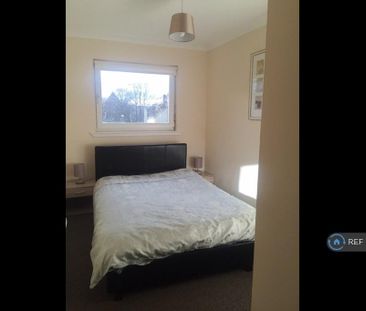 1 bedroom in a flat share to rent - Photo 2