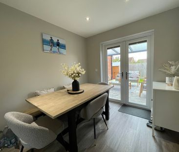 3 bedroom Detached House to let - Photo 3