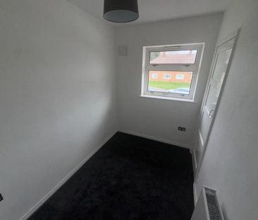 3 bedroom end of terrace house to rent - Photo 4
