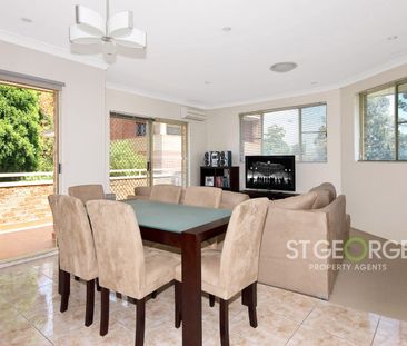 Private & Convenient Living - Photo 3