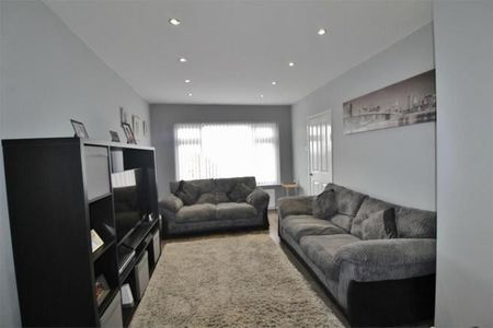 3 Bed Semi-Detached House, Fort Hill Road, S9 - Photo 2