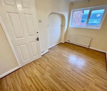 4 bedroom semi-detached house to rent - Photo 6