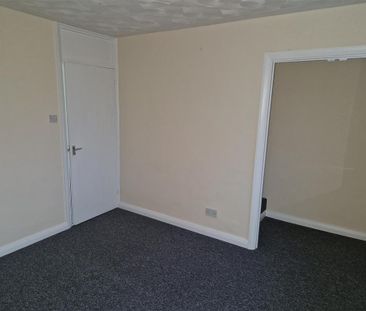 2 bedroom maisonette to rent - Photo 2