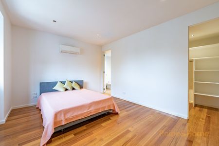 Spacious & Versatile 3 Bedroom Home in the Heart of Thornbury - Photo 3