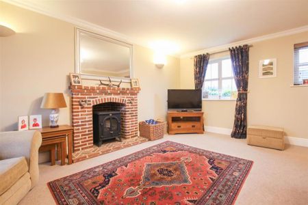 4 bedroom detached house to rent - Photo 2