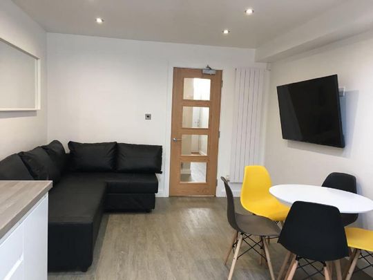 5 bedroom house to rent - Photo 1