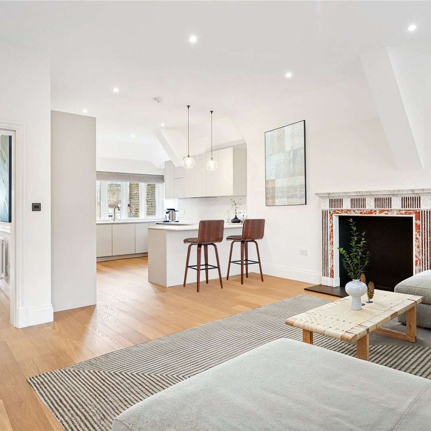 Newly refurbished duplex penthouse apartment on Sloane Street - Photo 1