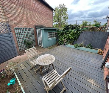 2 Bed Semi-Detached House, St. Michaels Close, E16 - Photo 5