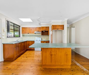 Charming family home with large shed - Photo 3