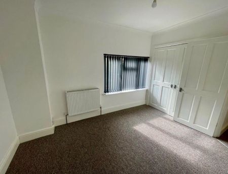 4 bedroom semi-detached house to rent - Photo 4