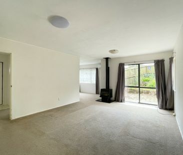 3 BEDROOM - BRICK AND TILE - PRIVATE ROAD - GARAGE - Photo 1