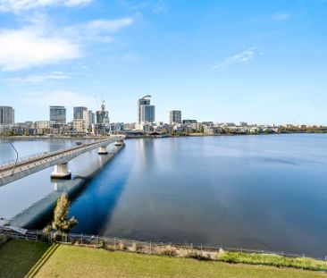 Immaculate Waterfront Living - Photo 3