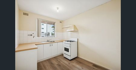 Ground Floor 2x1 Apartment Opposite Parklands – Available Now - Photo 2