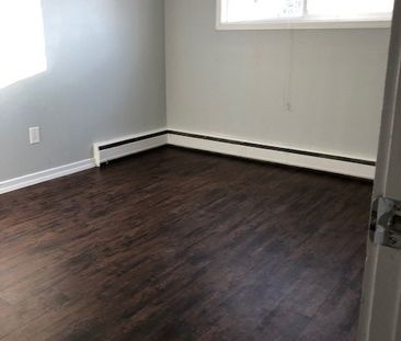 1 BDRM/1 BATH - 422 4TH AVE N - Available MAR 1 - Photo 2